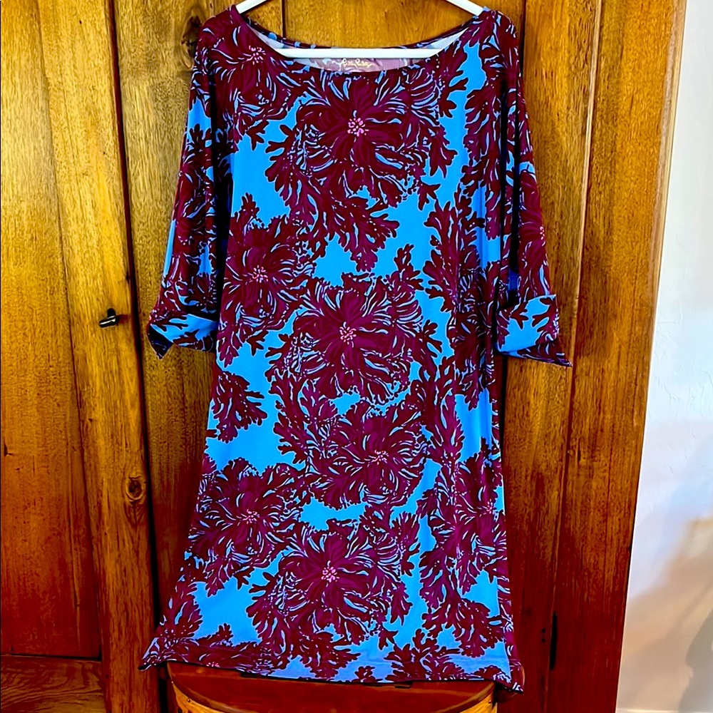 Lilly Pulitzer Ladies knit dress size large. Beautiful blue with maroon flowers.